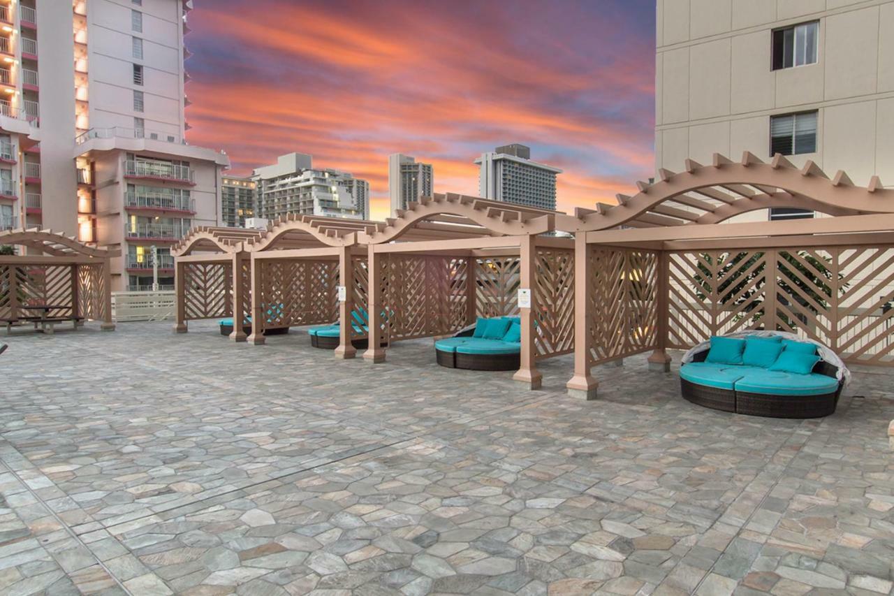 Island Colony Suites Гонолулу Экстерьер фото