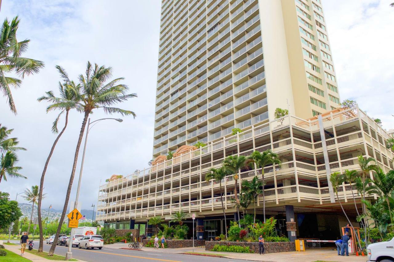 Island Colony Suites Гонолулу Экстерьер фото